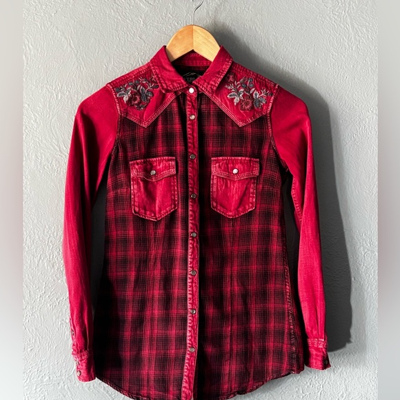 Overland Tops - Overland | Plaid Snap Button Top w/ Floral Embroidery | Red | XS